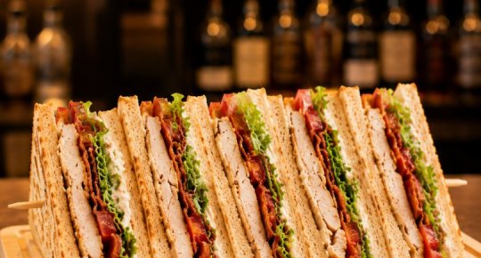 CRISPY CLUB
