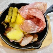 LA RACLETTE