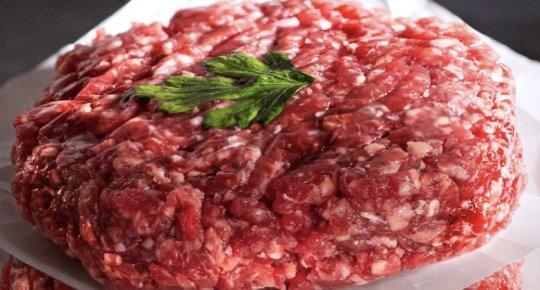 Rindfleischhamburger mit Speck