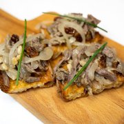 CROSTINI CON PECORA IN SAOR