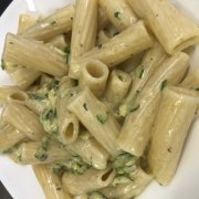 Pasta mit Zucchini und Taleggio