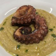 POLPO GRIGLIATO SU CREMA DI CECI