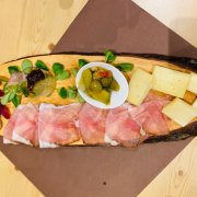 TRENTINER K&Auml;SE- UND WURSTSPEZIALIT&Auml;T