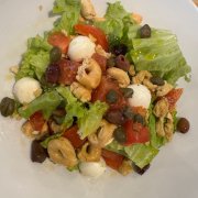 LA MEDITERRANEA SALAD
