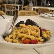 BUSIATA CON SCORFANO ROSSO, VONGOLE