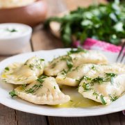 SCHLUTZKRAPFEN CON BURRO E SALVIA
