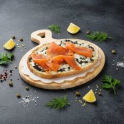 BRUSCHETTONE ERBA E SALMONE