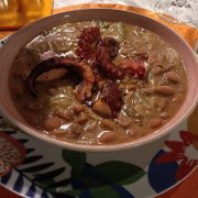 豆、エスカロラ、魚のスープ
