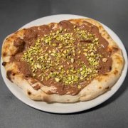 PIZZA CON NUTELLA E GRANELLA DI PISTACCHI