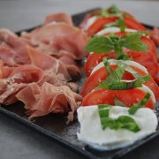 CAPRESE E CRUDO