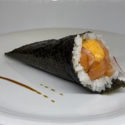 TEMAKI SPICY SALMON